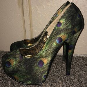 Peacock platform pumps